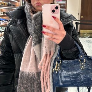 Style bundles ( ranging from 25-80 depending on how many pieces )